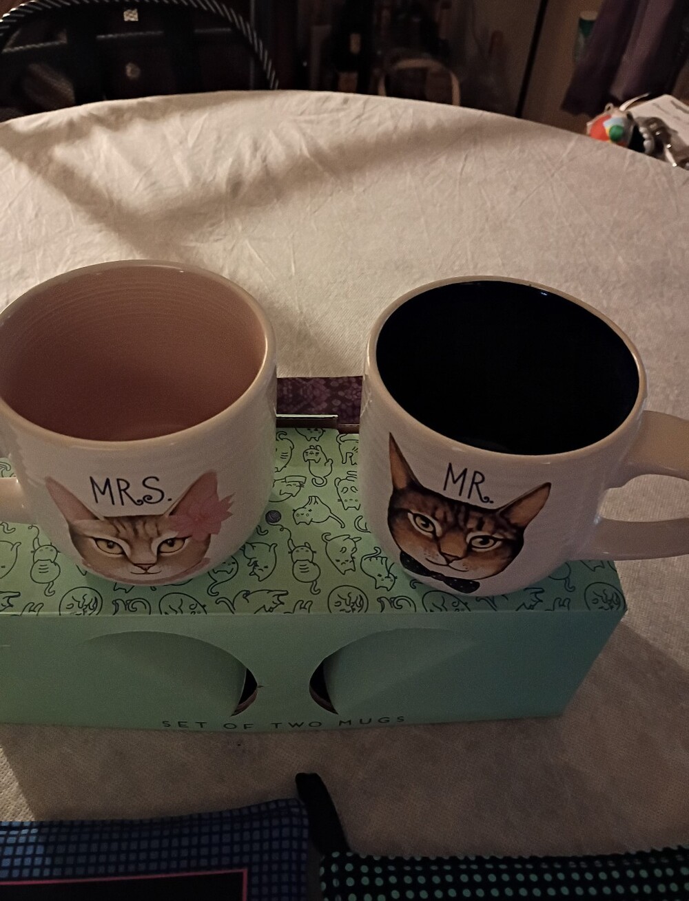 MR. &MRS. CERAMIC CAT MUGS AND CAT POT HOLDERS. - Picture 2 of 6